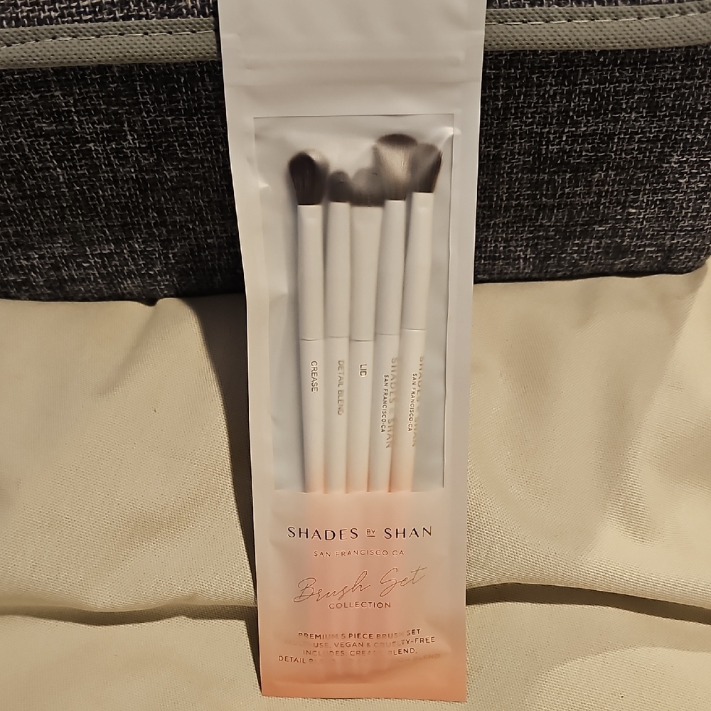 Shades by Shan Brush Set - White and Pink
